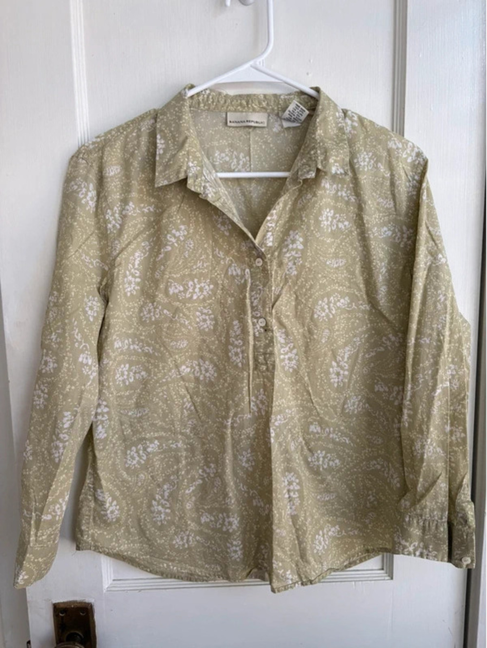 Banana Republic blouse. 100% cotton. US size L